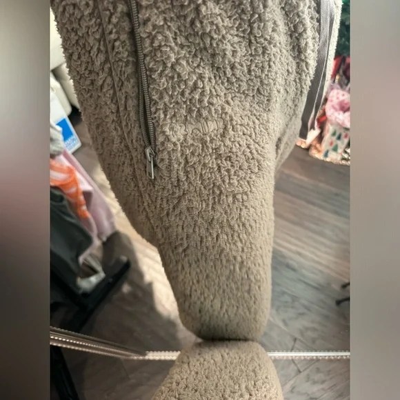 SKIMS Joggers - Picture 4 of 7